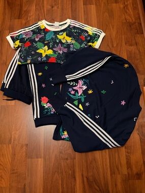 adidas Navy Floral crop sweatshirt jogger pants and Tee Set
